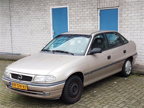 Opel Astra - 1.6i Season APK 119.000 km - 1