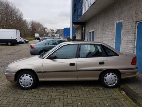 Opel Astra - 1.6i Season APK 119.000 km - 1