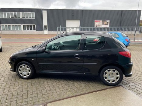 Peugeot 206 - 1.4 Forever Airco Stuurbekr NL Auto NAP Zeer nette staat - 1