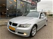 BMW 3-serie - 320i NAVI/PARKEERS./AIRCO/PANO.DAK LEASEKOOP €99, - 1 - Thumbnail