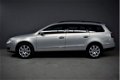 Volkswagen Passat Variant - 1.4 TSI 122pk Comfortline Airco/Lmw/St.verw/T.haak/Audio/115dkm - 1 - Thumbnail