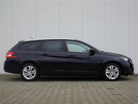 Peugeot 308 - Executive 1.2 PureTech 110PK | NAVI | CLIMA | PANORAMA - 1