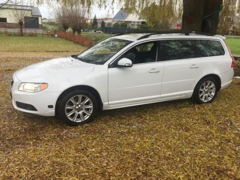 Volvo V70 - 2.5T 230pk Aut. Momentum - 1