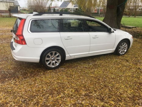 Volvo V70 - 2.5T 230pk Aut. Momentum - 1