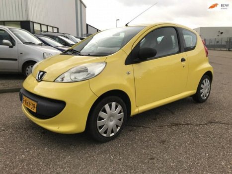 Peugeot 107 - 1.0-12V XR met stuurbekrachtiging, apk 11-2020 - 1