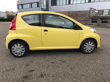 Peugeot 107 - 1.0-12V XR met stuurbekrachtiging, apk 11-2020 - 1