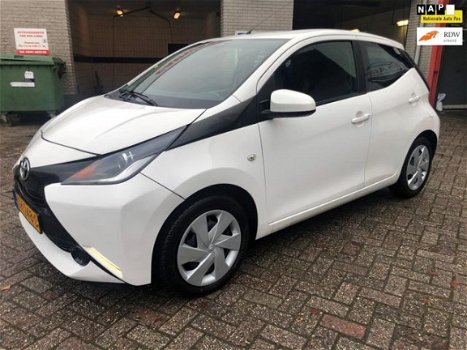 Toyota Aygo - 1.0 VVT-i x-play AIRCO LED ORG 93370 KM NAP O.H BOEKJES ACHTERUIT CAMERA 5 DEURS ALLE - 1