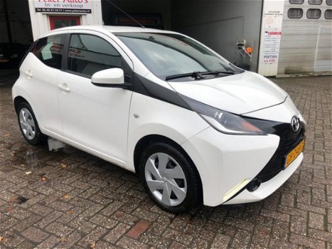 Toyota Aygo - 1.0 VVT-i x-play AIRCO LED ORG 93370 KM NAP O.H BOEKJES ACHTERUIT CAMERA 5 DEURS ALLE - 1