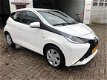 Toyota Aygo - 1.0 VVT-i x-play AIRCO LED ORG 93370 KM NAP O.H BOEKJES ACHTERUIT CAMERA 5 DEURS ALLE - 1 - Thumbnail