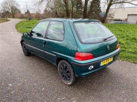 Peugeot 106 - 1.4 Sport APK 27-12-2020 Stuurbekrachtiging , CV, Elektrische ramen - 1