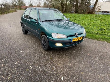 Peugeot 106 - 1.4 Sport APK 27-12-2020 Stuurbekrachtiging , CV, Elektrische ramen - 1