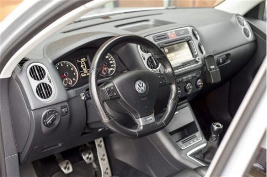 Volkswagen Tiguan - 2.0 TSI Sport&Style 4Motion XENON R-line trekhaak leder CAMERA - 1