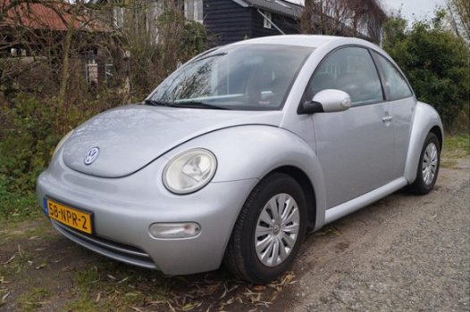 Volkswagen New Beetle - 2.0 Highline - 1