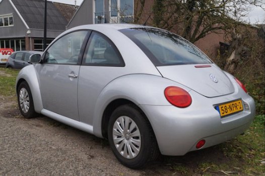 Volkswagen New Beetle - 2.0 Highline - 1