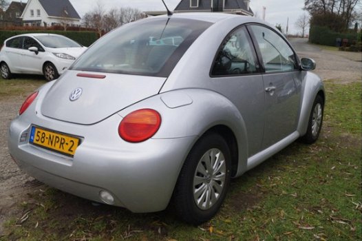 Volkswagen New Beetle - 2.0 Highline - 1