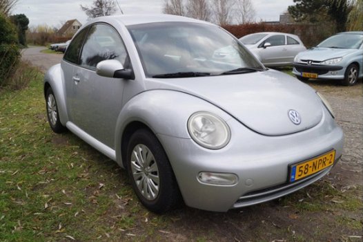 Volkswagen New Beetle - 2.0 Highline - 1