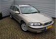 Volvo V70 - 2.4 140pk Comfort Line AUTOM. CLIMA CRUISE YOUNGTIMER - 1 - Thumbnail