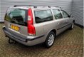 Volvo V70 - 2.4 140pk Comfort Line AUTOM. CLIMA CRUISE YOUNGTIMER - 1 - Thumbnail