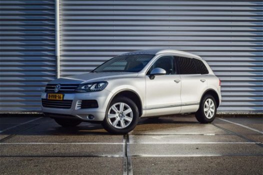 Volkswagen Touareg - 3.0 TDI 2012 (Grijs kenteken) VAN BTW NAVI - 1