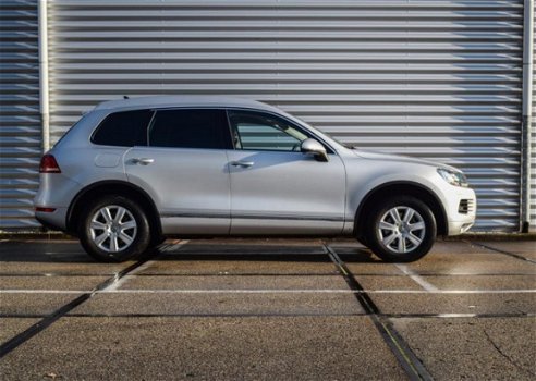 Volkswagen Touareg - 3.0 TDI 2012 (Grijs kenteken) VAN BTW NAVI - 1