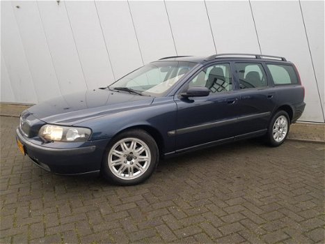 Volvo V70 - 2.4 D5 Black Sapphire Edition II | RIJDT EN SCHAKELT HEERLIJK | - 1