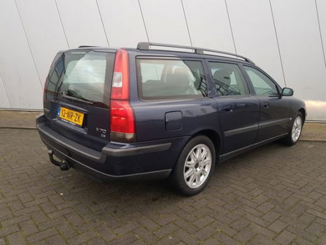 Volvo V70 - 2.4 D5 Black Sapphire Edition II | RIJDT EN SCHAKELT HEERLIJK | - 1