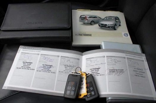 Volvo XC70 - 3.2 238pk AWD automaat Momentum navi/leer/xenon/trekhaak - 1