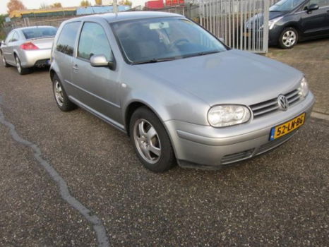 Volkswagen Golf - 1.6-16V FSI - 1