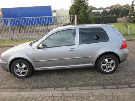 Volkswagen Golf - 1.6-16V FSI - 1