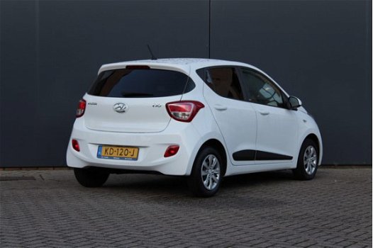 Hyundai i10 - 1.0i i-Motion Go | 1e Eig. | Navigatie | Cruise control | Climate control | Privacy gl - 1