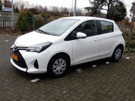 Toyota Yaris - 1.0 VVT-i Aspiration Incl Achteruitrijcamera, Bluetooth - 1