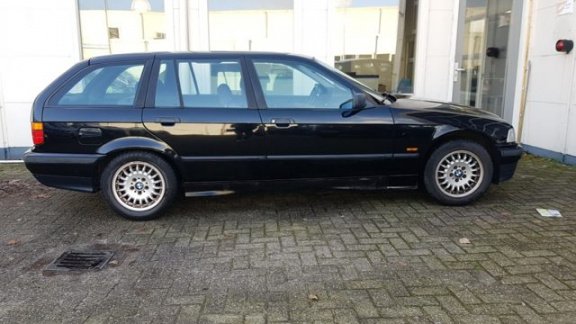 BMW 3-serie Touring - GERESERVEERD - 1