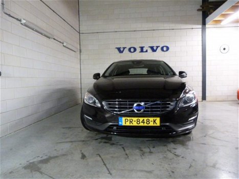 Volvo V60 - 2.0 D3 MOMENTUM AUTOMAAT 5 CIL. BUSINESS LINE WINTER LINE FAMILY LINE - 1