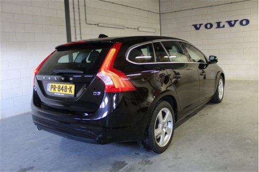 Volvo V60 - 2.0 D3 MOMENTUM AUTOMAAT 5 CIL. BUSINESS LINE WINTER LINE FAMILY LINE - 1