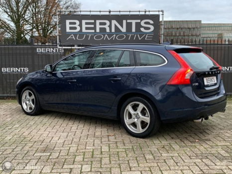 Volvo V60 - 1.6 T3 Momentum|Navigatie|trekhaak|Stoelverwarming - 1