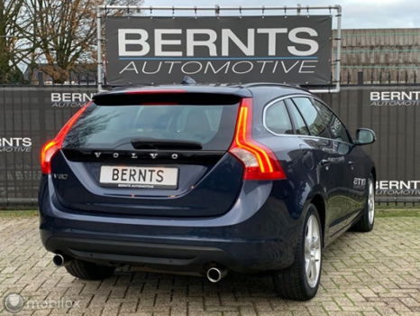 Volvo V60 - 1.6 T3 Momentum|Navigatie|trekhaak|Stoelverwarming - 1