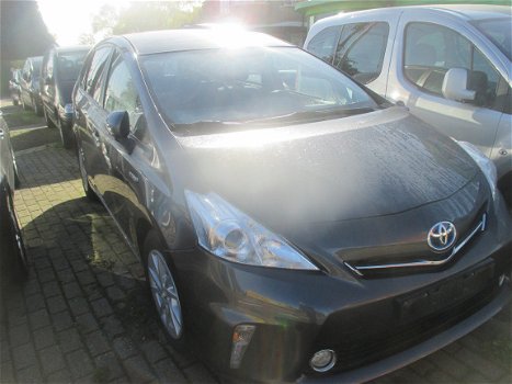 Toyota Grand prius+ '14 hybrid - 6