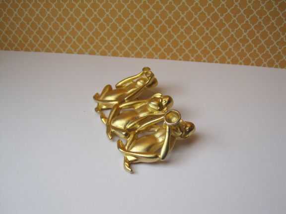 Broche AJC goudkleurige horen zien en zwijgen aapjes 6.1x3.8 cm - Afbeelding 3