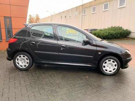 Peugeot 206 - 1.4-16V Gentry - 1