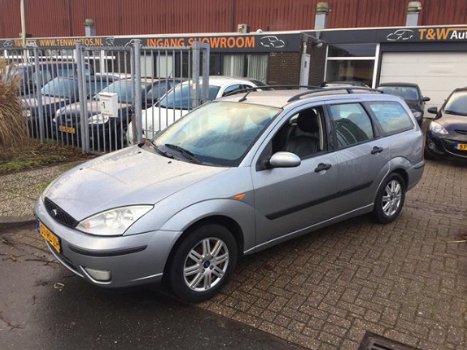 Ford Focus Wagon - 1.6-16V Futura - 1