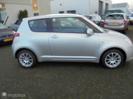 Suzuki Swift - 1.5 Exclusive - MOOIE AUTO - APK t/m 4-12-2020 - 1