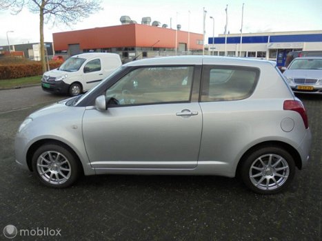 Suzuki Swift - 1.5 Exclusive - MOOIE AUTO - APK t/m 4-12-2020 - 1