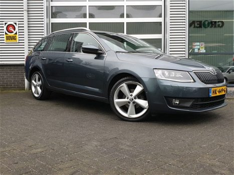 Skoda Octavia Combi - 1.6 TDI Greentech Style Businessline* Ecc*Pdc*17 inch*Navigatie*Xenon - 1