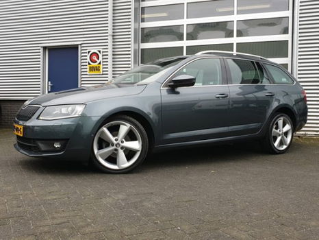 Skoda Octavia Combi - 1.6 TDI Greentech Style Businessline* Ecc*Pdc*17 inch*Navigatie*Xenon - 1