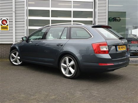 Skoda Octavia Combi - 1.6 TDI Greentech Style Businessline* Ecc*Pdc*17 inch*Navigatie*Xenon - 1