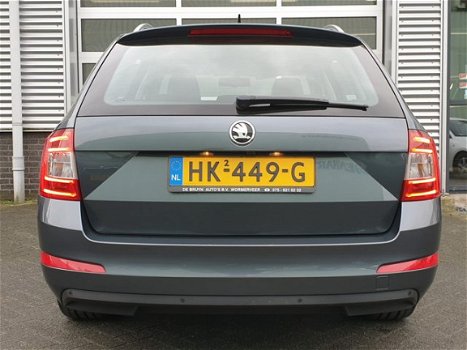 Skoda Octavia Combi - 1.6 TDI Greentech Style Businessline* Ecc*Pdc*17 inch*Navigatie*Xenon - 1