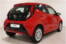 Toyota Aygo - 1.0 VVT-i x-play, NIEUW en Direct leverbaar, Apple Carplay, Gratis 5 Jaar Fabrieksgara