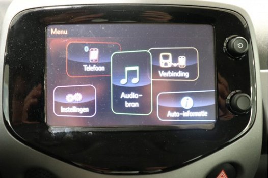 Toyota Aygo - 1.0 VVT-i x-play, NIEUW en Direct leverbaar, Apple Carplay, Gratis 5 Jaar Fabrieksgara - 1