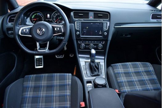 Volkswagen Golf - 1.4 TSI GTE (incl BTW) Panoramadak/Camera/Navigatie - 1