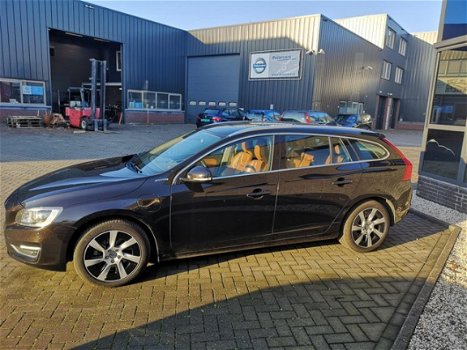 Volvo V60 - 2.4 D6 AWD Plug-In Hybrid Summum 1e eigenaar Model 2014 schuifdak / trekhaak (prijs excl - 1